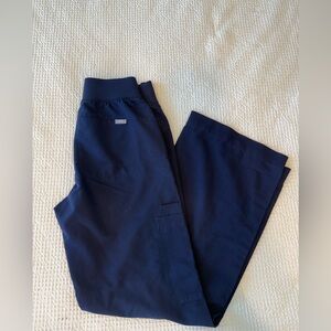 Figs women’s Navy scrub set